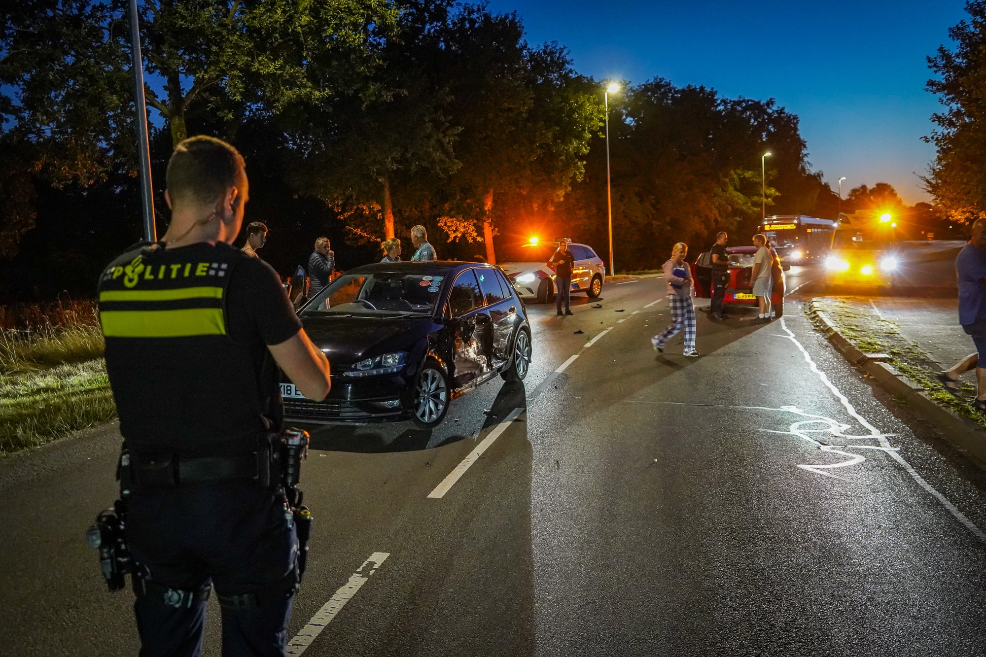 Forse schade na botsing tussen twee voertuigen in Emmer-Compascuum