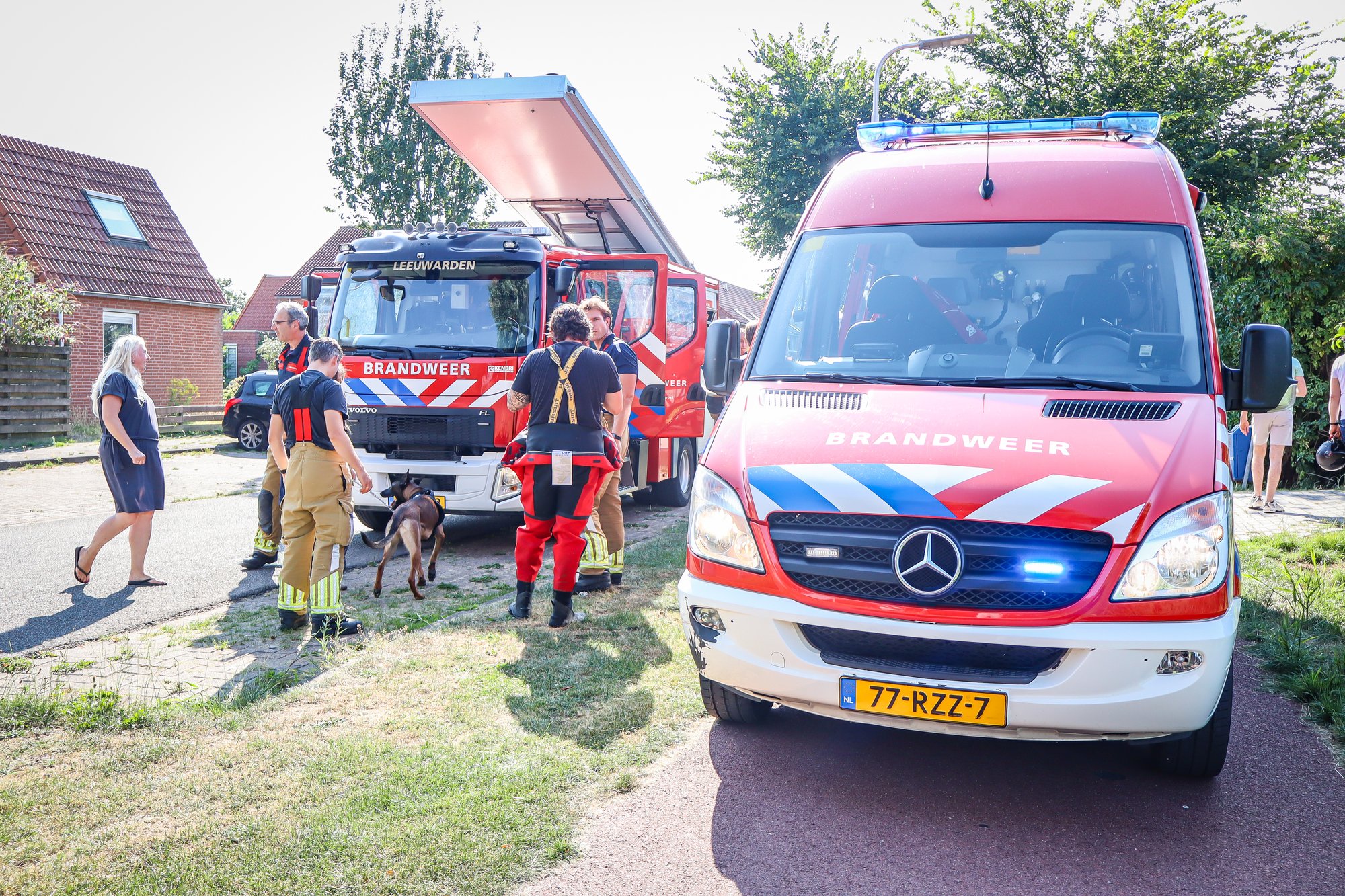 Grootschalige zoekactie na melding persoon te water in Leeuwarden