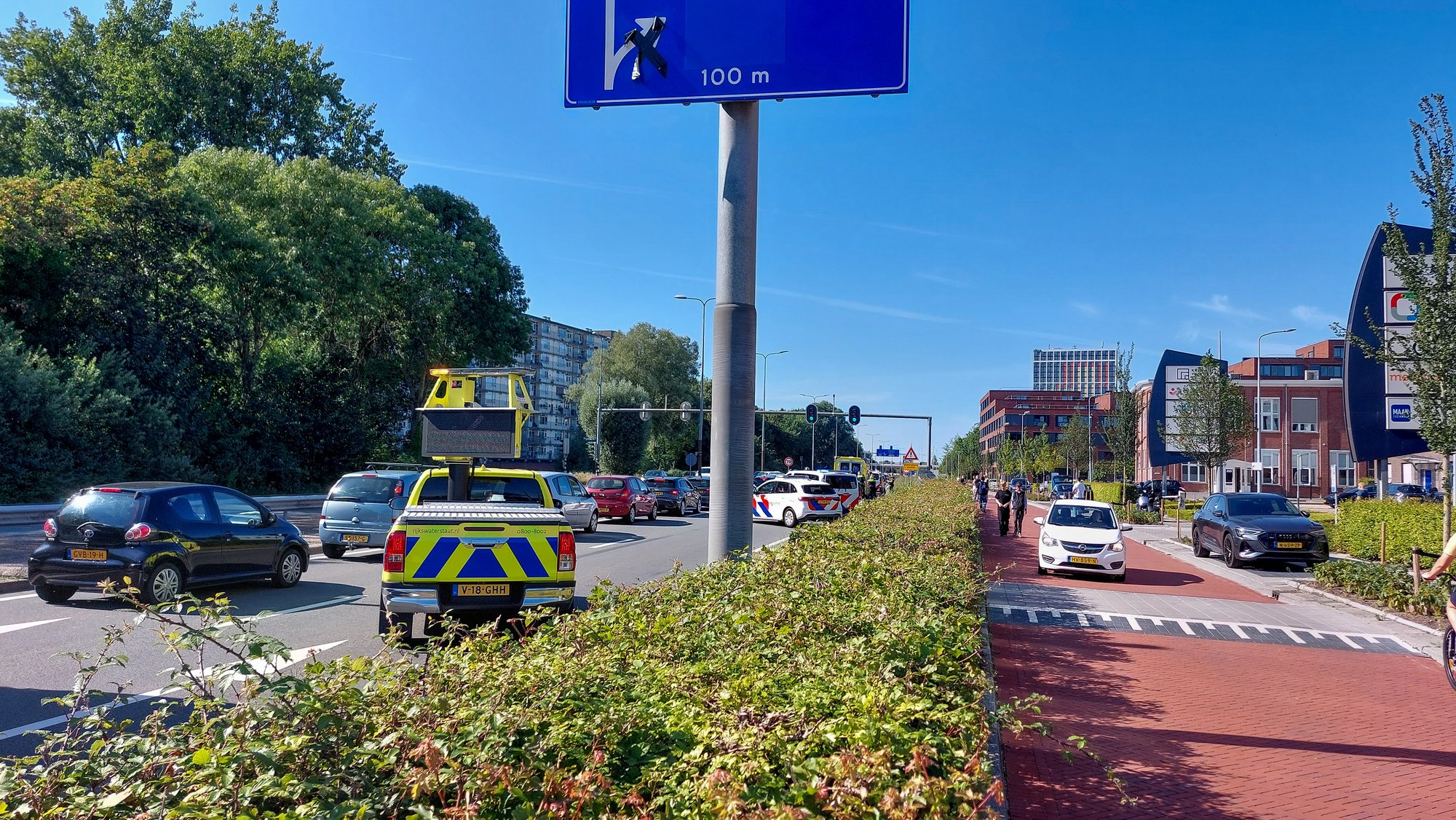 Kettingbotsing op Friesestraatweg in Groningen