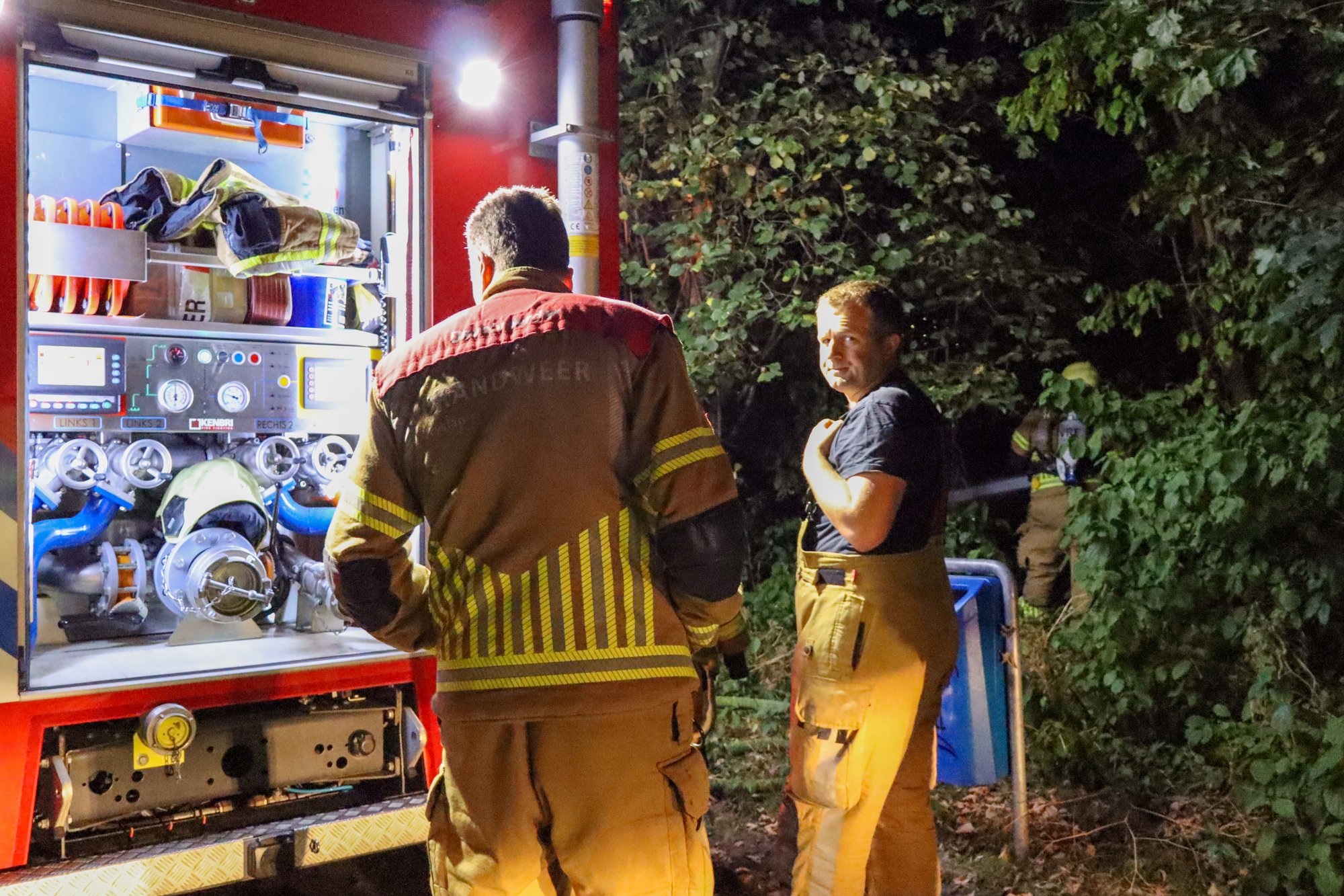 Kleine brand in bosje aan het Kalverdijkje in Leeuwarden