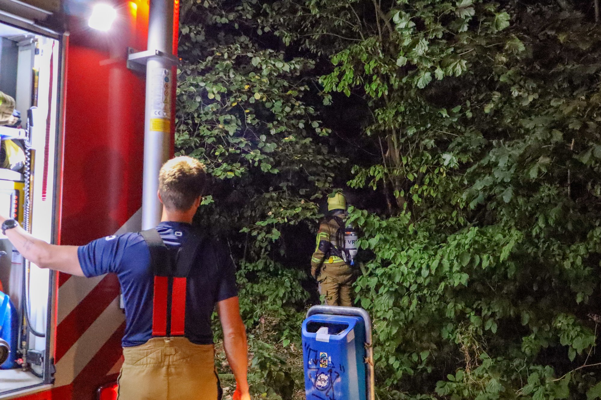 Kleine brand in bosje aan het Kalverdijkje in Leeuwarden
