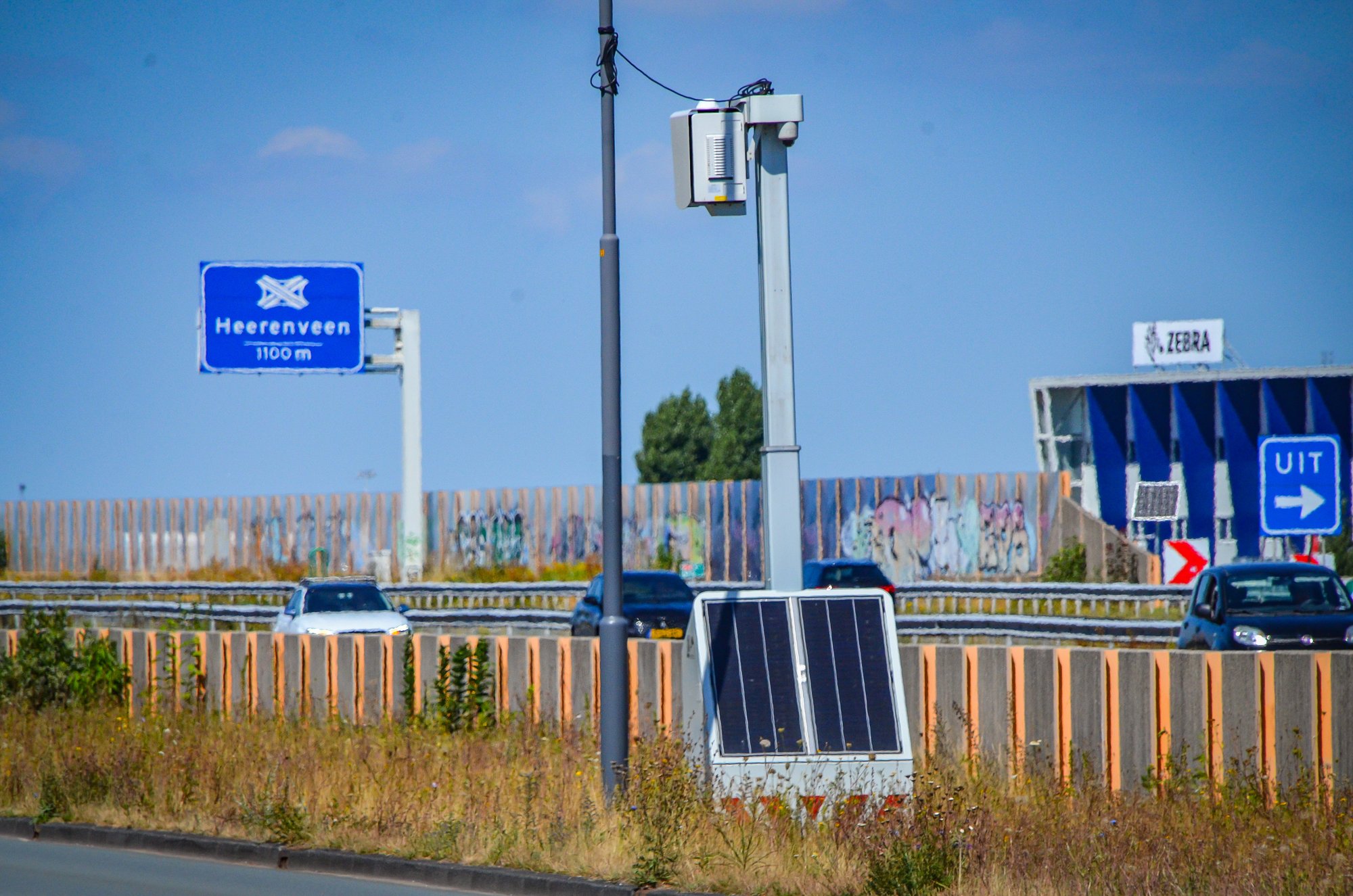 Mobiele flitspaal terug aan Stadionweg in Heerenveen: opnieuw duizenden automobilisten bekeurd