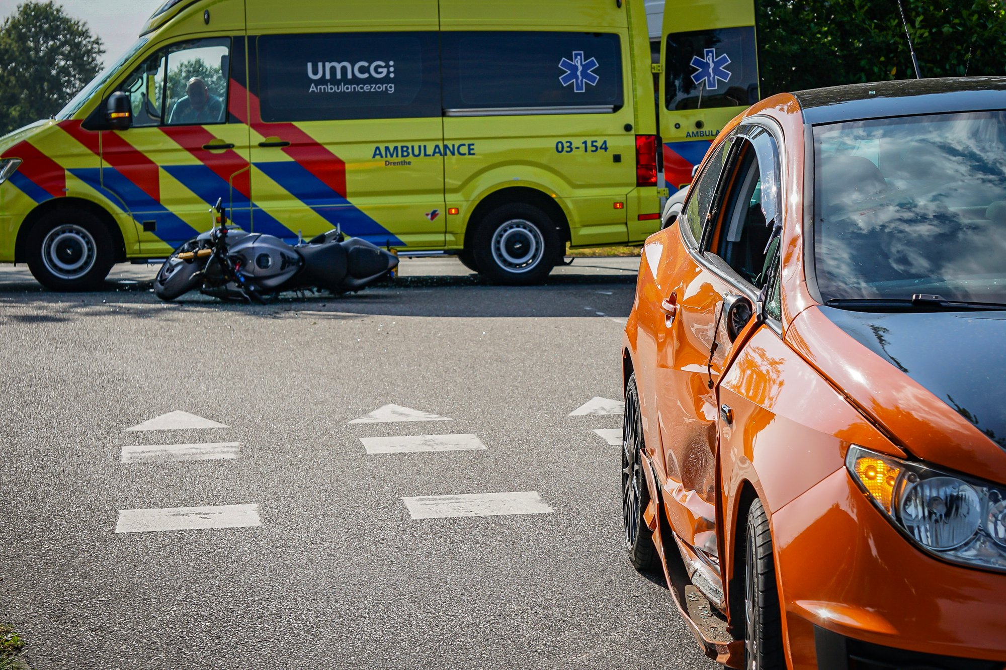 Motorrijder zwaargewond bij ernstig verkeersongeval in Hoogeveen
