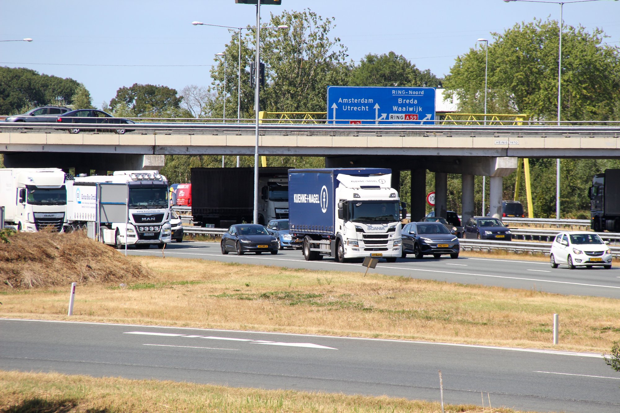 Ongeval tussen vrachtwagen en personenauto zorgt voor verkeershinder op A2 bij ’s-Hertogenbosch