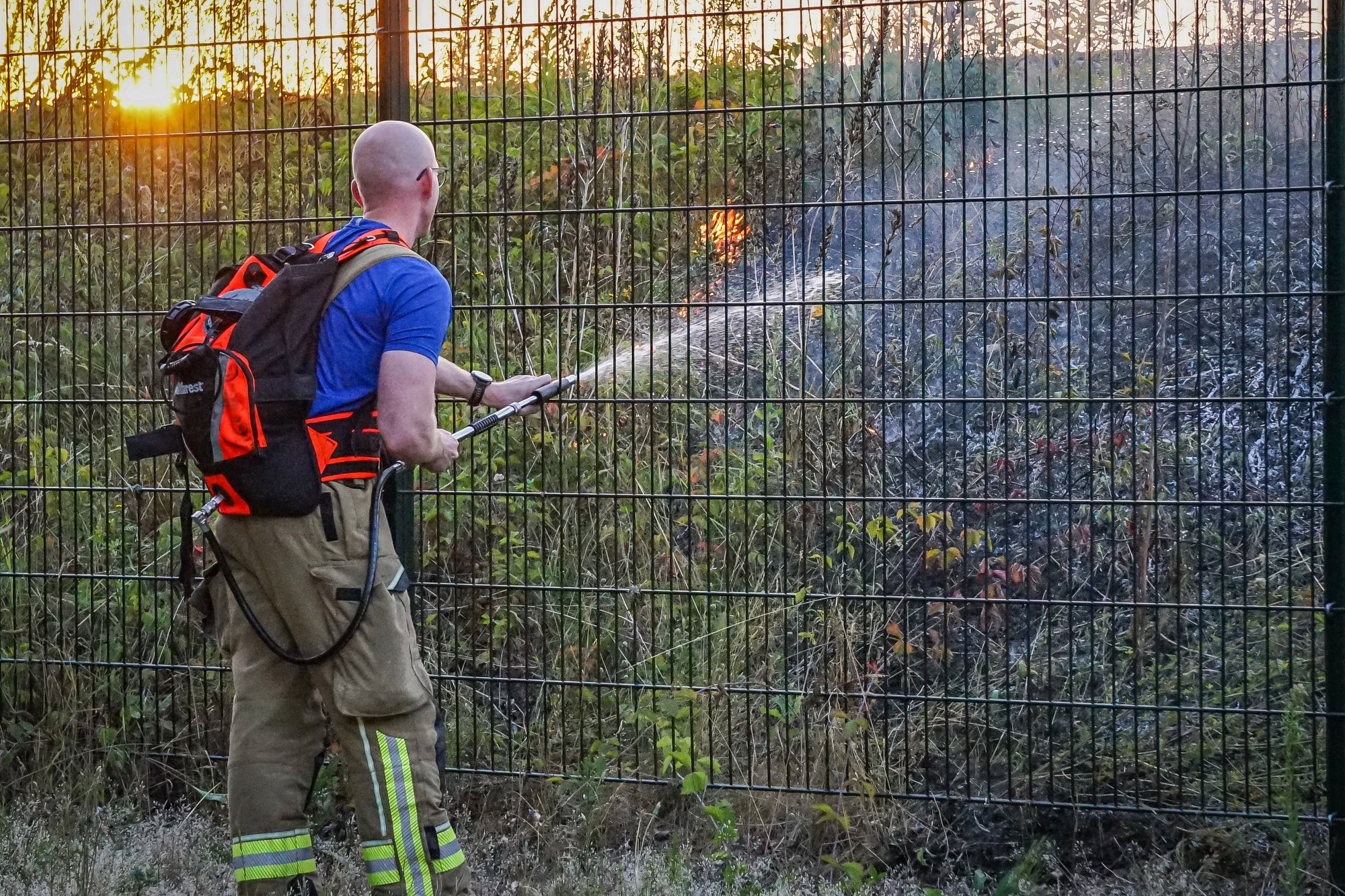 Ongeveer 20 minuten vertraging door bermbrand langs spoor in Hoogeveen