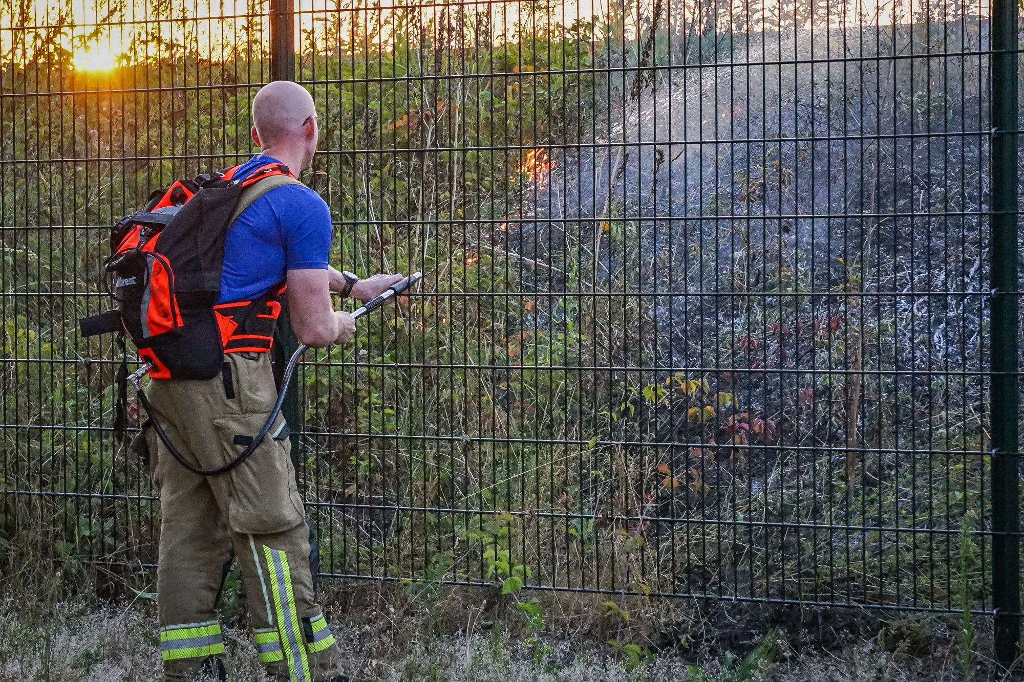 Ongeveer 20 minuten vertraging door bermbrand langs spoor in Hoogeveen