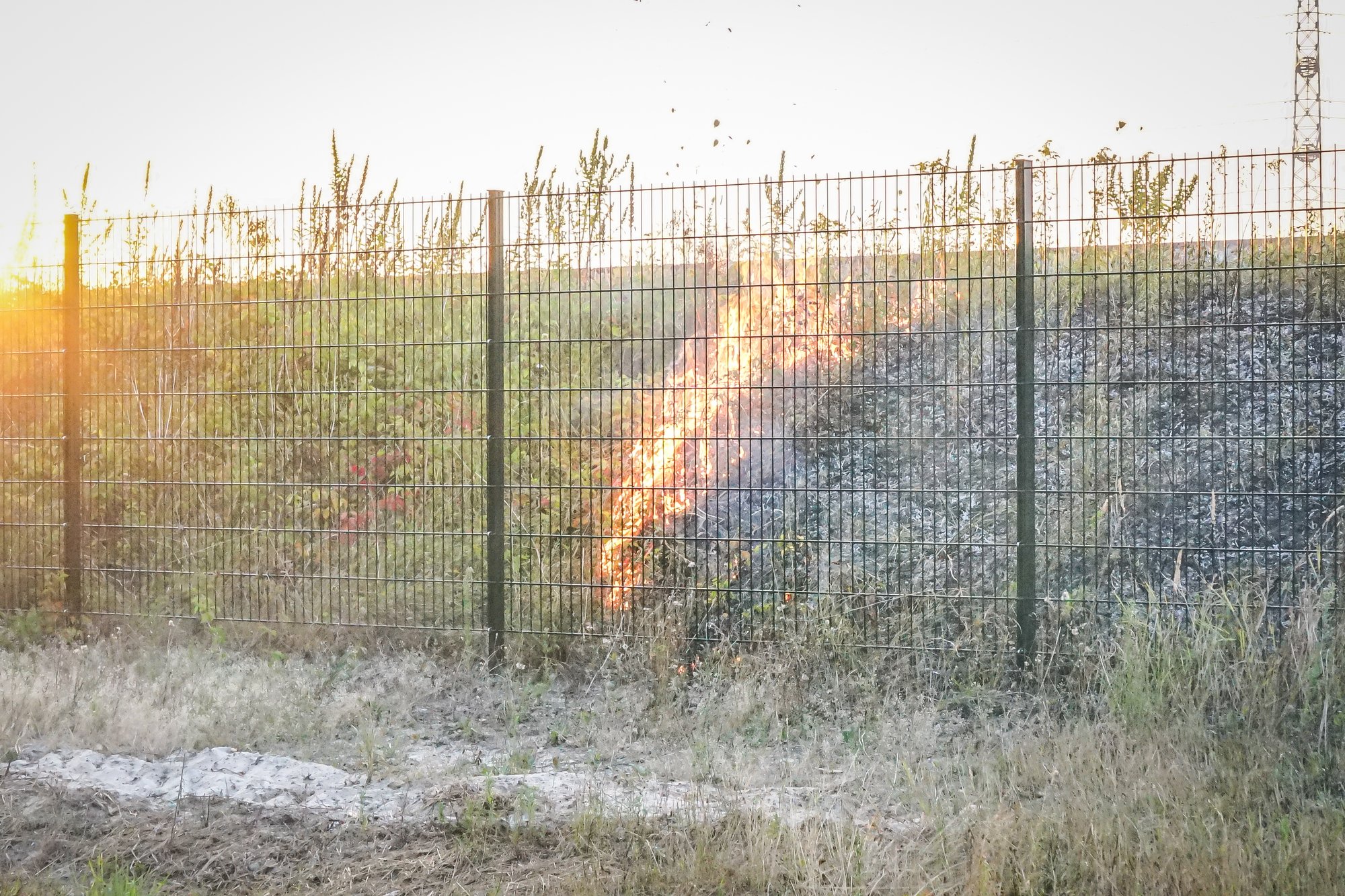 Ongeveer 20 minuten vertraging door bermbrand langs spoor in Hoogeveen