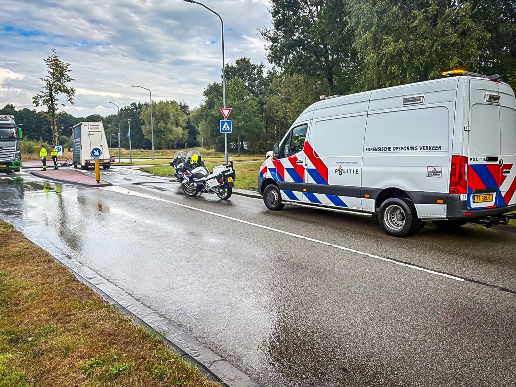 Oudere vrouw ernstig gewond bij ongeval met bakwagen in Roden