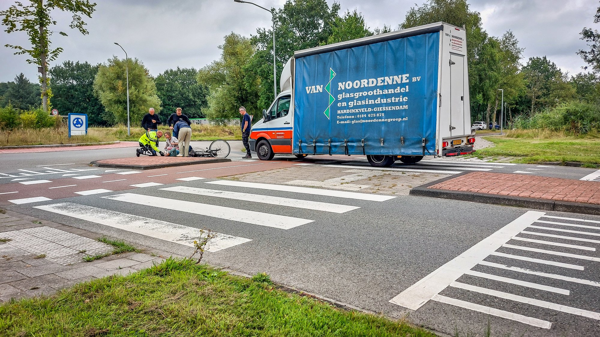 Oudere vrouw ernstig gewond bij ongeval met bakwagen in Roden