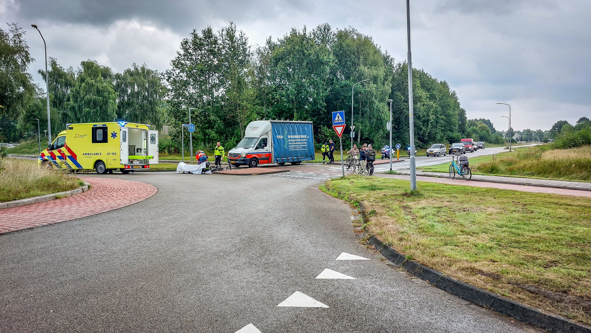 Oudere vrouw ernstig gewond bij ongeval met bakwagen in Roden