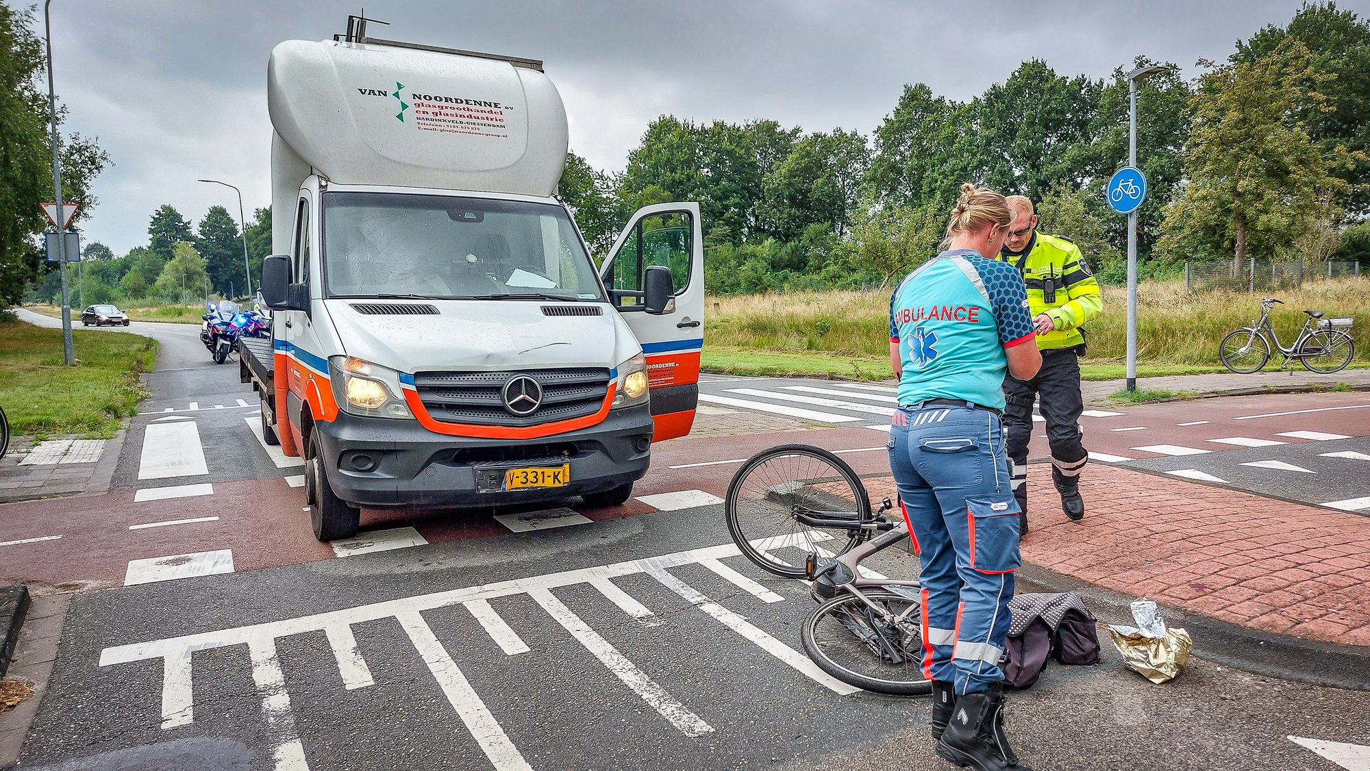 Oudere vrouw ernstig gewond bij ongeval met bakwagen in Roden