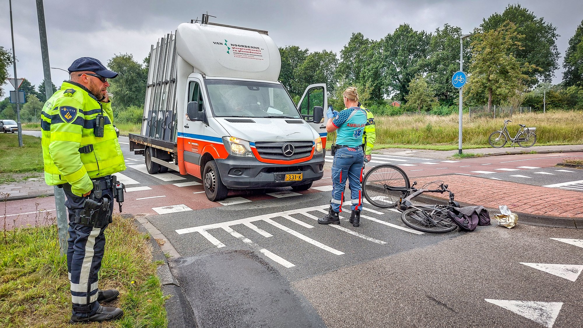 Oudere vrouw ernstig gewond bij ongeval met bakwagen in Roden