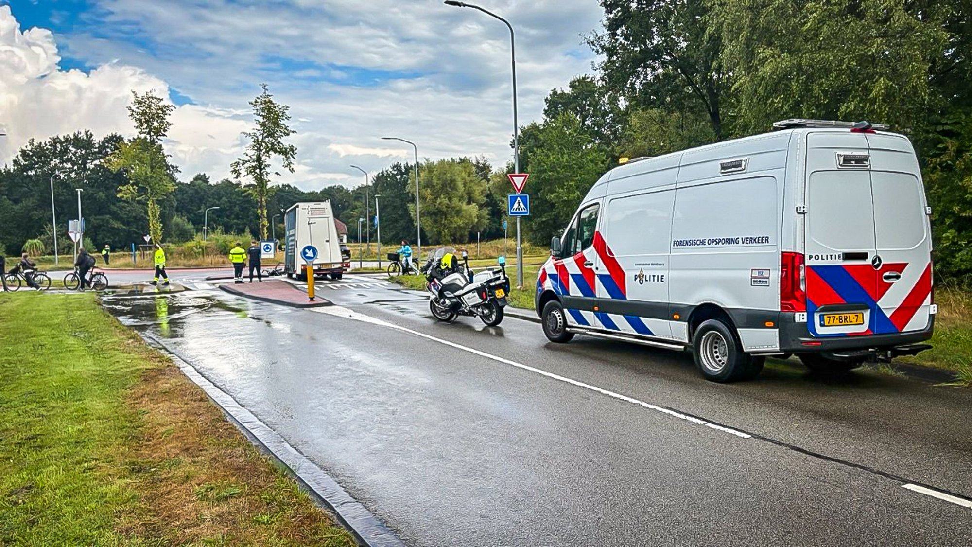 Oudere vrouw ernstig gewond bij ongeval met bakwagen in Roden