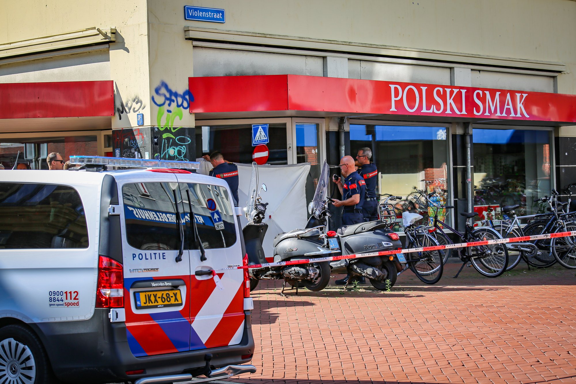 Overleden persoon aangetroffen voor winkel aan Nieuwe Ebbingestraat in Groningen