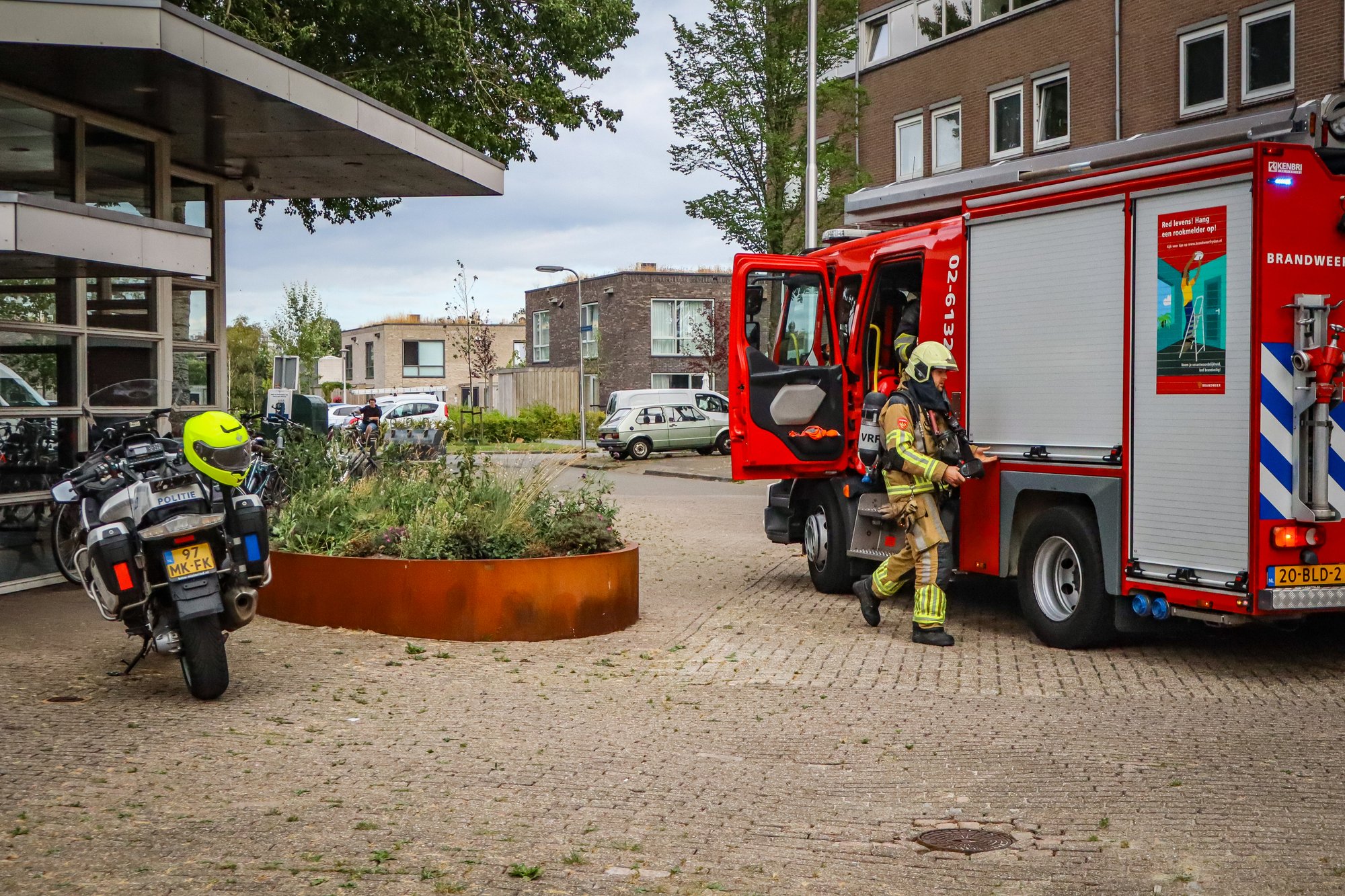 Rookontwikkeling in flat Leeuwarden, brandweer schaalt op naar middelbrand