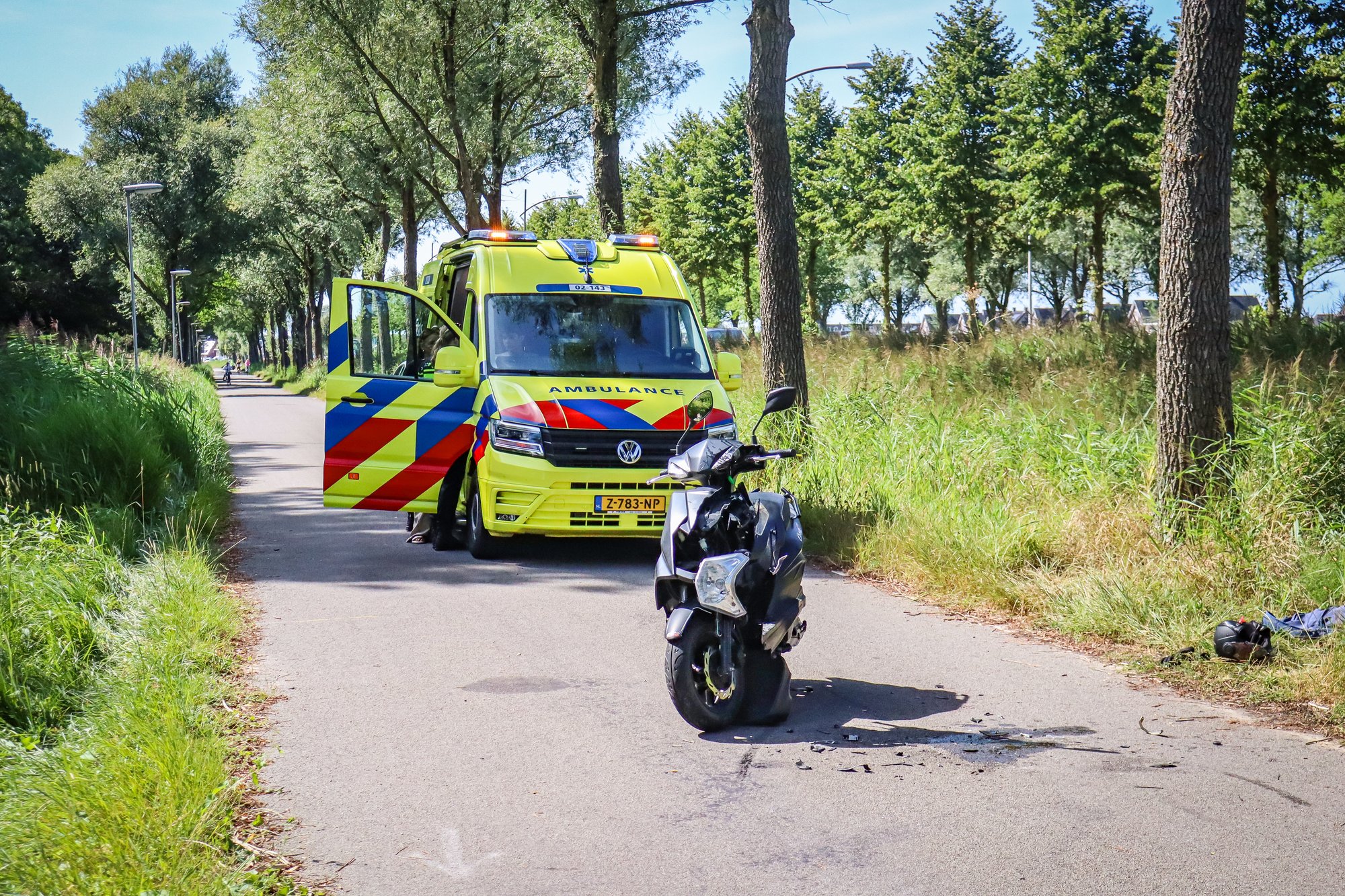 Scooterrijder gewond na aanrijding met andere scooter in Leeuwarden