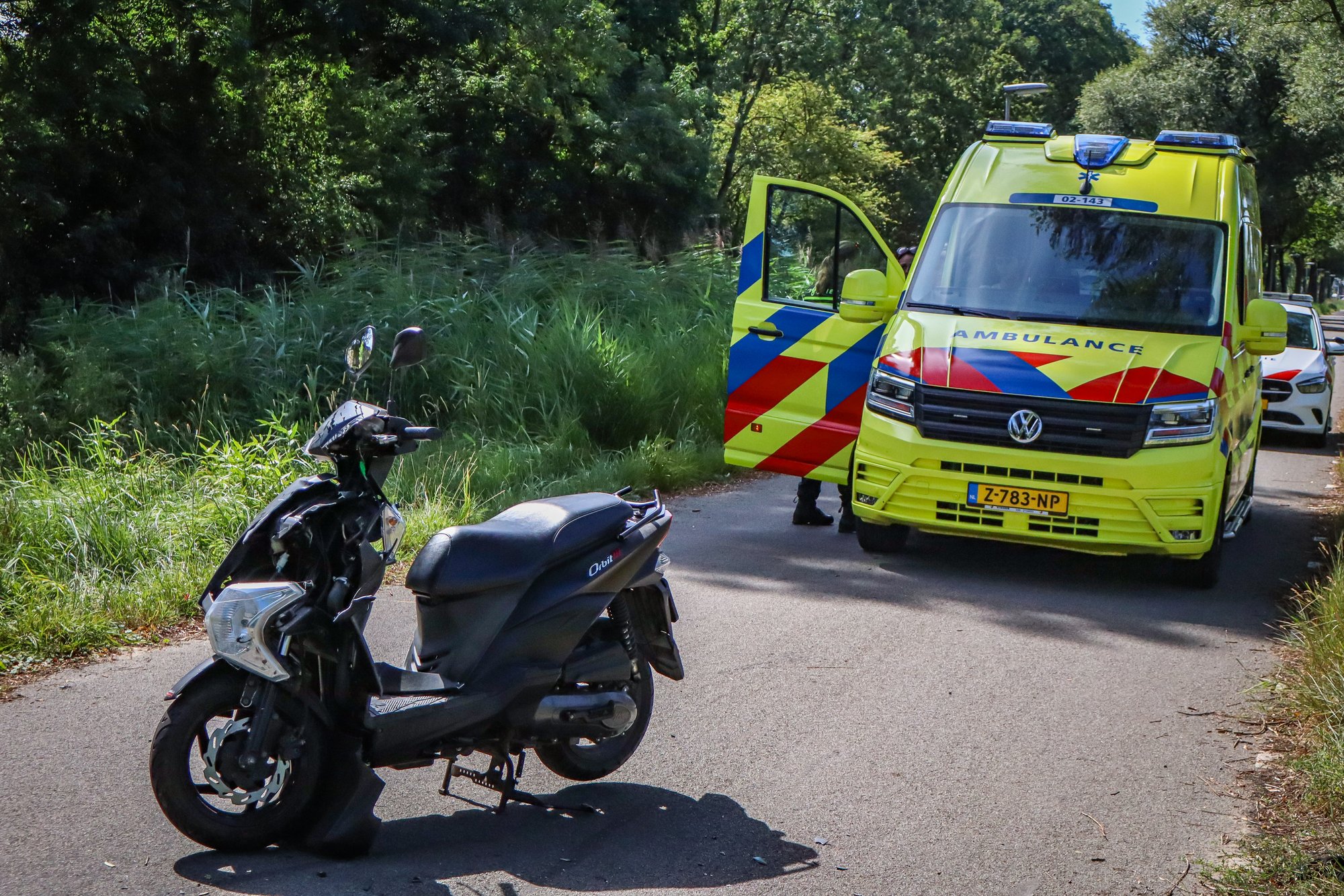 Scooterrijder gewond na aanrijding met andere scooter in Leeuwarden