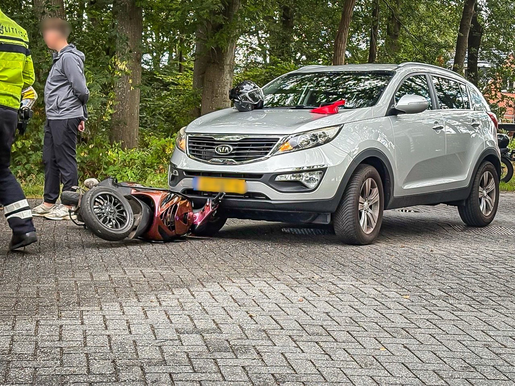 Scooterrijder lichtgewond bij ongeval op N373 in Roderesch