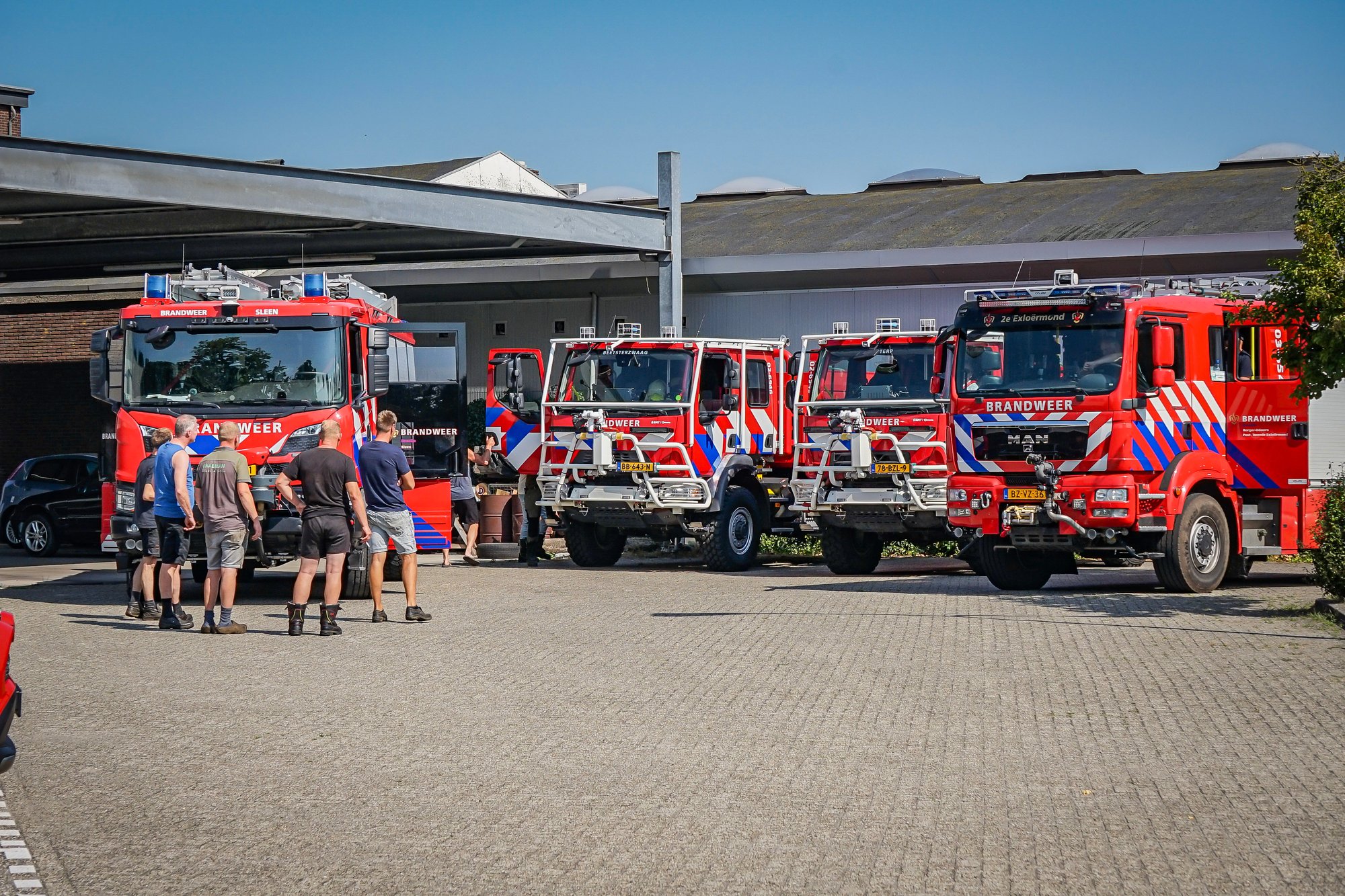 Terreinvaardige brandweervoertuigen uit Drenthe en Friesland ondersteunen natuurbrand in Limburg