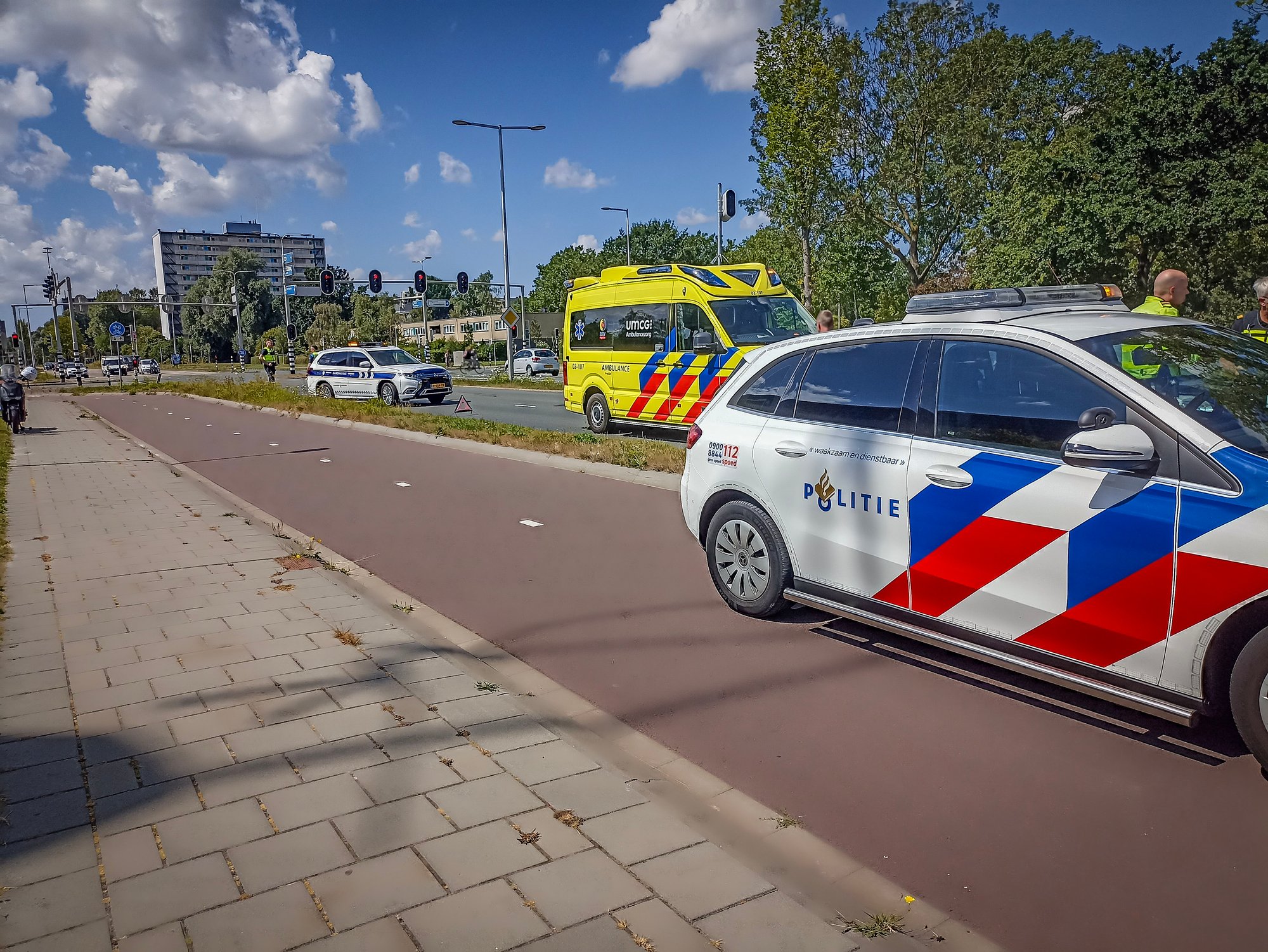 Twee auto's botsen op Dammelaan in Leeuwarden