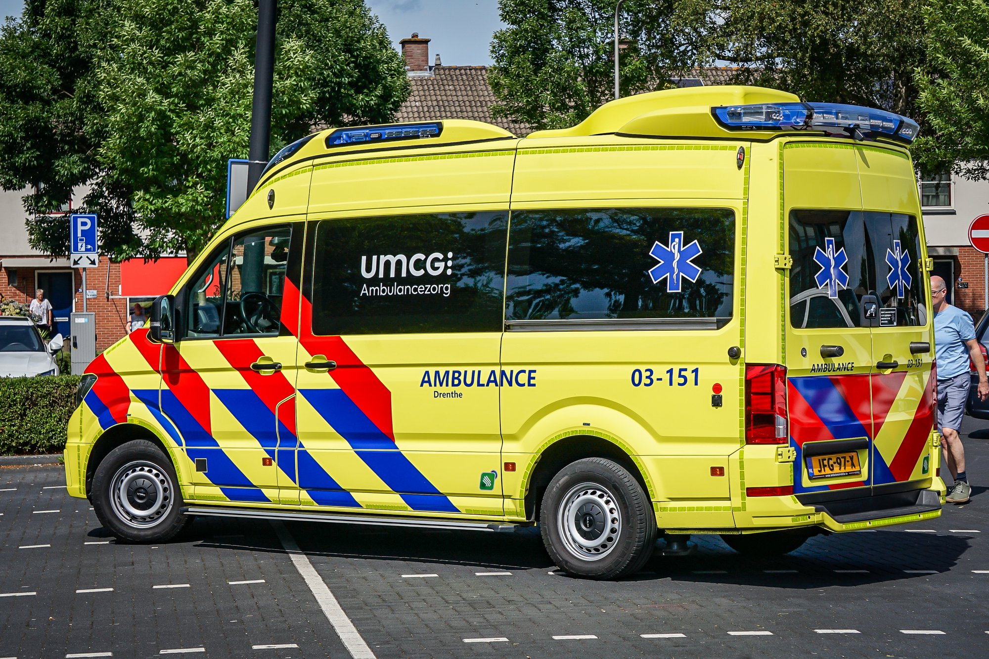 Twee auto’s botsen op parkeerplaats aan De Grote Beer in Hoogeveen