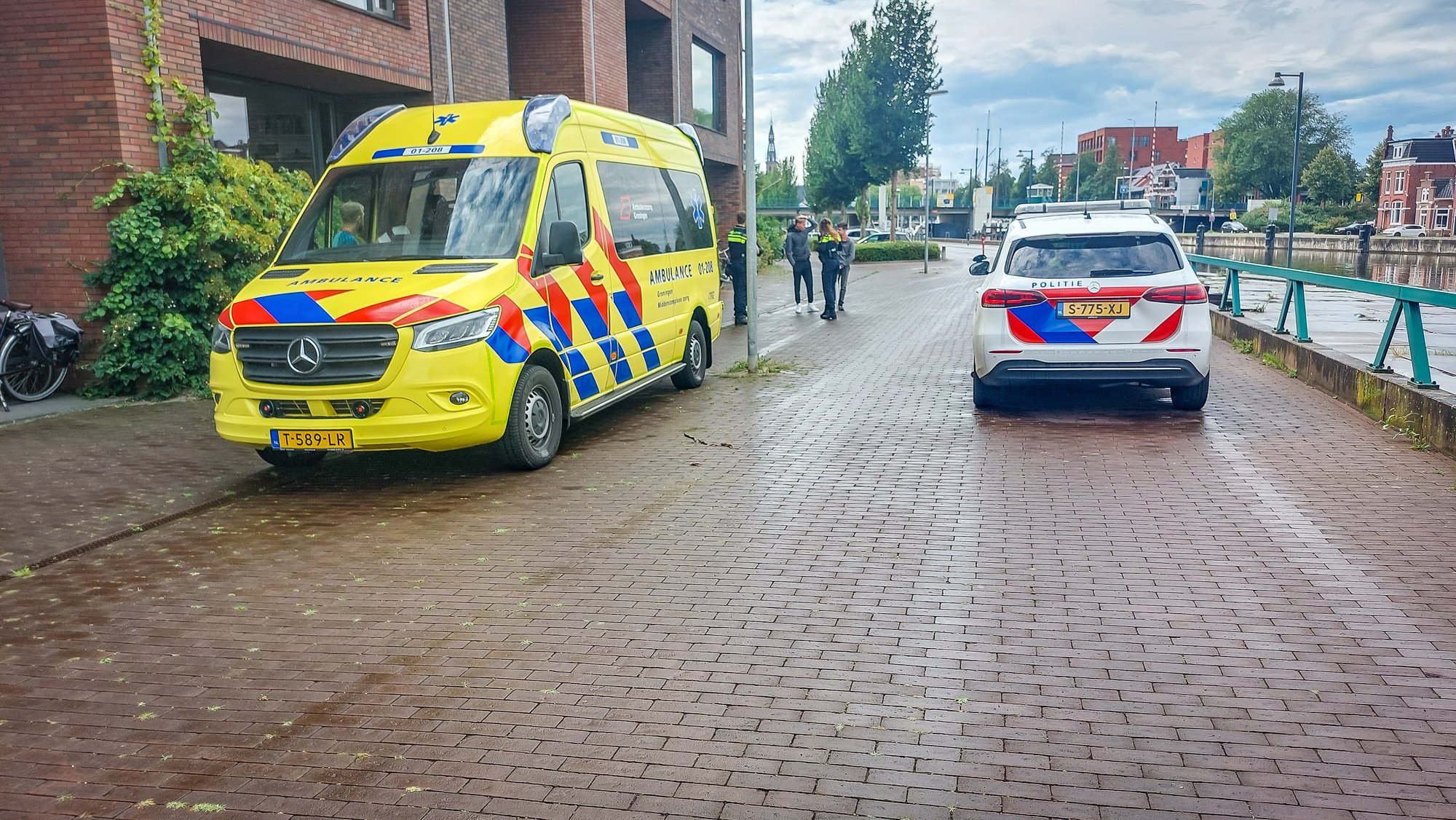 Voetganger schrikt van automobilist en loopt gebroken pols op in Groningen