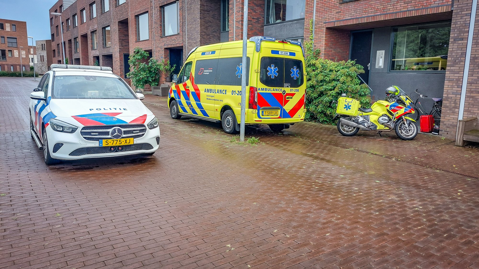 Voetganger schrikt van automobilist en loopt gebroken pols op in Groningen