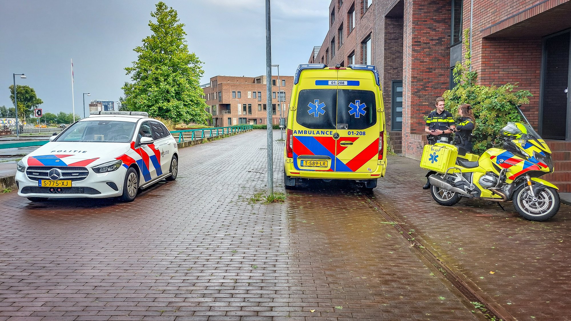 Voetganger schrikt van automobilist en loopt gebroken pols op in Groningen